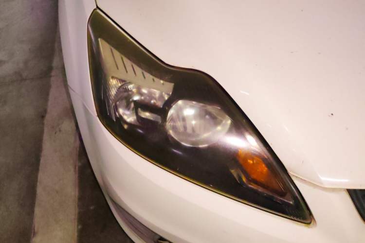 Used Ford Focus 2013 Hatchback Classic 1.8L Automatic Millionth Anniversary Edition Right Front Headlight