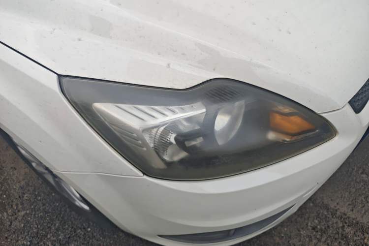 Used Ford Focus 2013 Hatchback Classic 1.8L Manual Base Model Right Front Headlight
