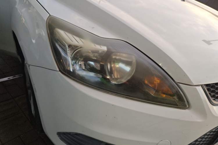 Used Ford Focus 2013 Hatchback Classic 1.8L Manual Base Model Right Front Headlight
