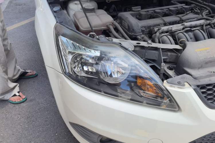 Used Ford Focus 2013 Hatchback Classic 1.8L Manual Base Model Right Front Headlight