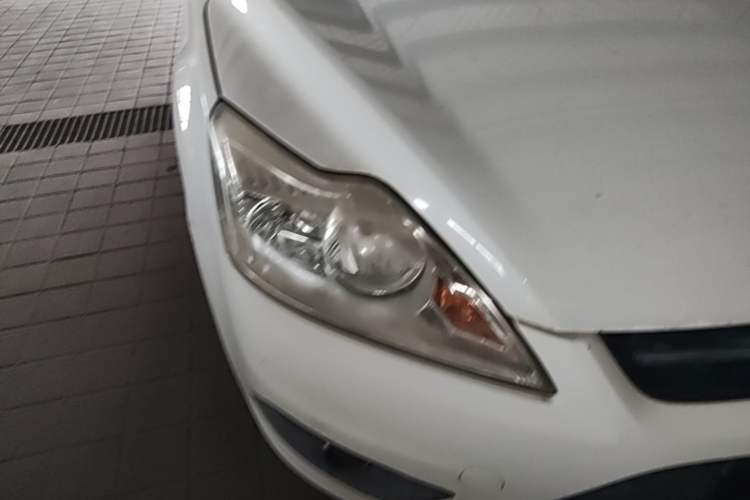 Used Ford Focus 2013 Sedan Classic 1.8L Automatic Base Model Right Front Headlight