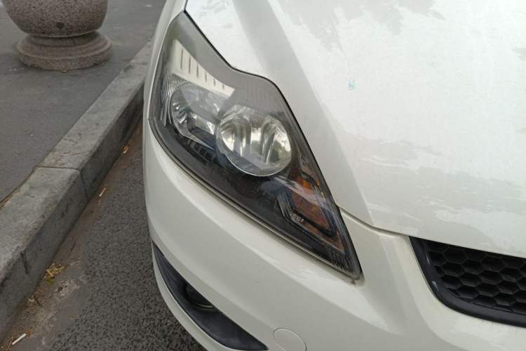 Used Ford Focus 2013 Hatchback Classic 1.8L Automatic Millionth Anniversary Edition Right Front Headlight