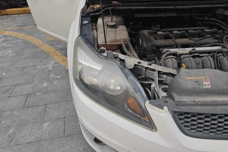 Used Ford Focus 2013 Hatchback Classic 1.8L Manual Base Model Right Front Headlight