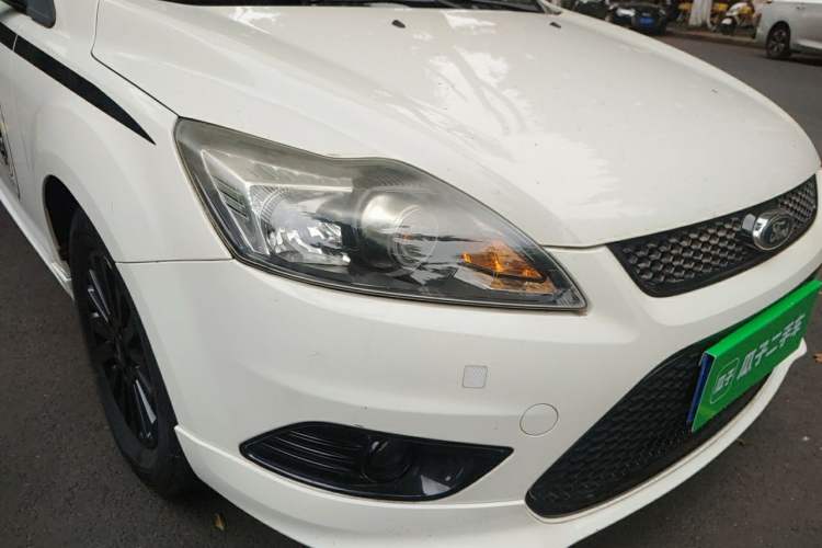 Used Ford Focus 2013 Hatchback Classic 1.8L Manual Fashion Edition Right Front Headlight