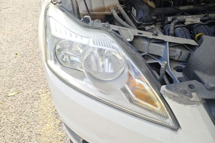 Used Ford Focus 2013 Sedan Classic 1.8L Manual Base Model Right Front Headlight