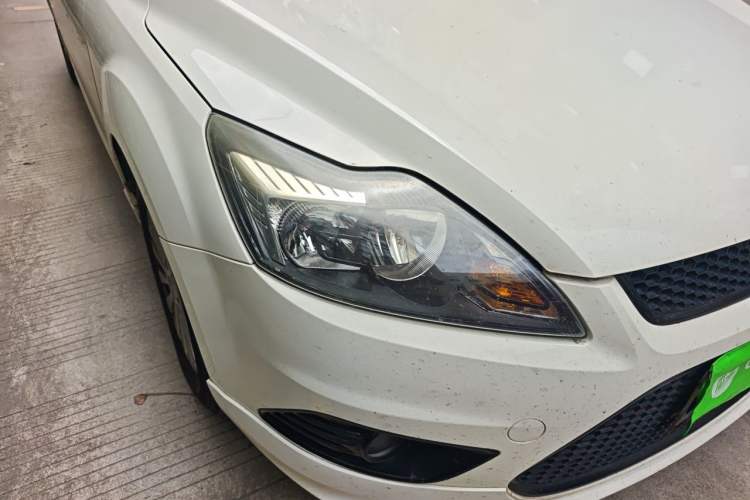 Used Ford Focus 2013 Hatchback Classic 1.8L Manual Fashion Edition Right Front Headlight
