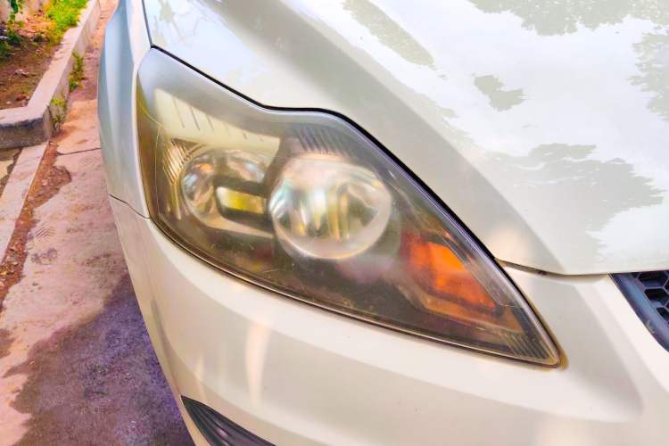 Used Ford Focus 2013 Hatchback Classic 1.8L Manual Base Model Right Front Headlight