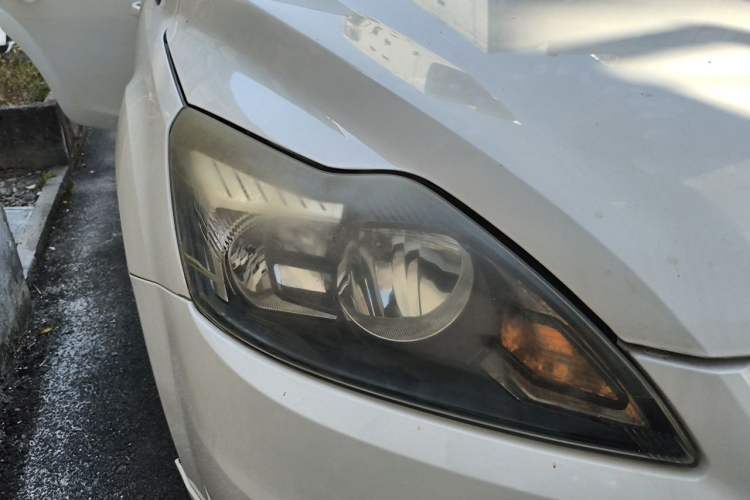 Used Ford Focus 2013 Hatchback Classic 1.8L Automatic Fashion Edition Right Front Headlight