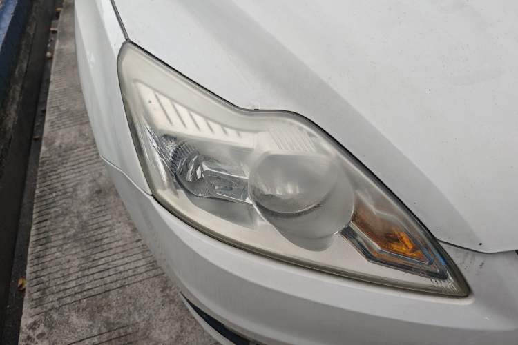 Used Ford Focus 2013 Sedan Classic 1.8L Automatic Base Model Right Front Headlight