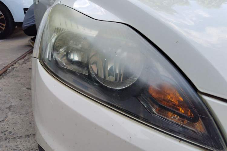 Used Ford Focus 2013 Hatchback Classic 1.8L Manual Base Model Right Front Headlight