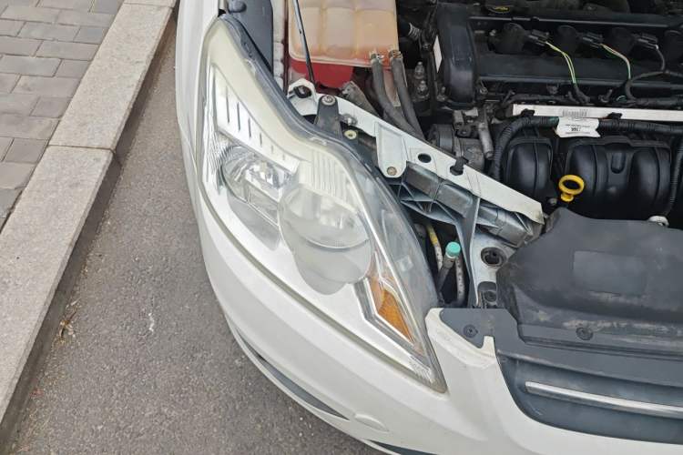 Used Ford Focus 2013 Sedan Classic 1.8L Manual Base Model Right Front Headlight