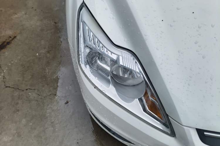 Used Ford Focus 2013 Sedan Classic 1.8L Automatic Base Model Right Front Headlight