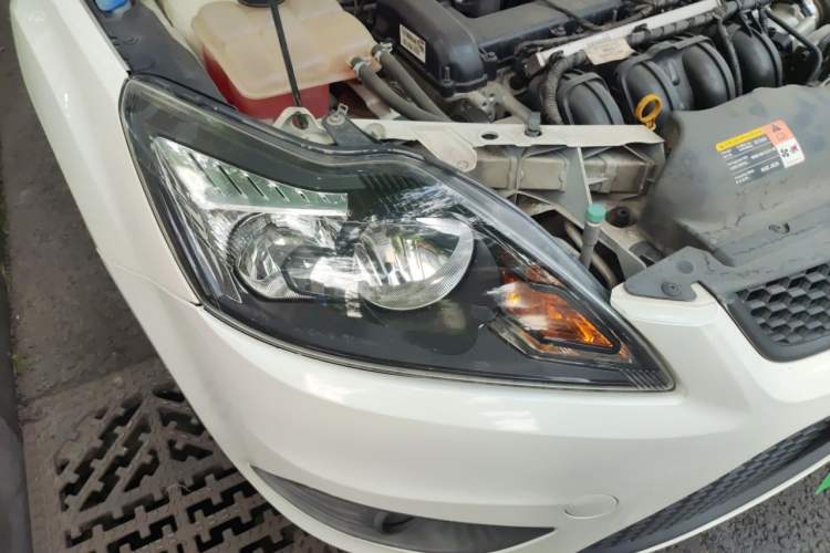Used Ford Focus 2013 Hatchback Classic 1.8L Manual Base Model Right Front Headlight