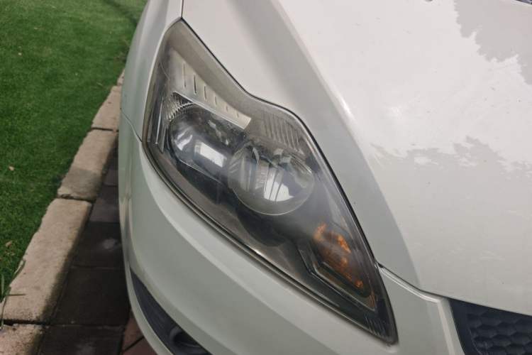 Used Ford Focus 2013 Hatchback Classic 1.8L Automatic Millionth Anniversary Edition Right Front Headlight