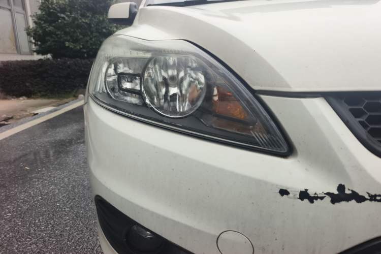 Used Ford Focus 2013 Hatchback Classic 1.8L Manual Base Model Right Front Headlight