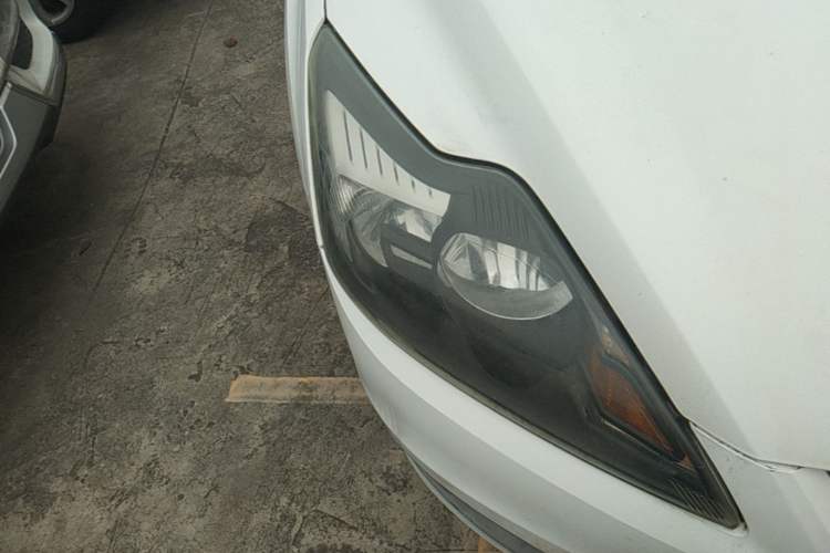 Used Ford Focus 2013 Hatchback Classic 1.8L Manual Base Model Right Front Headlight
