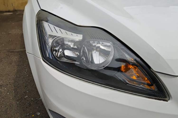 Used Ford Focus 2013 Hatchback Classic 1.8L Automatic Base Model Right Front Headlight