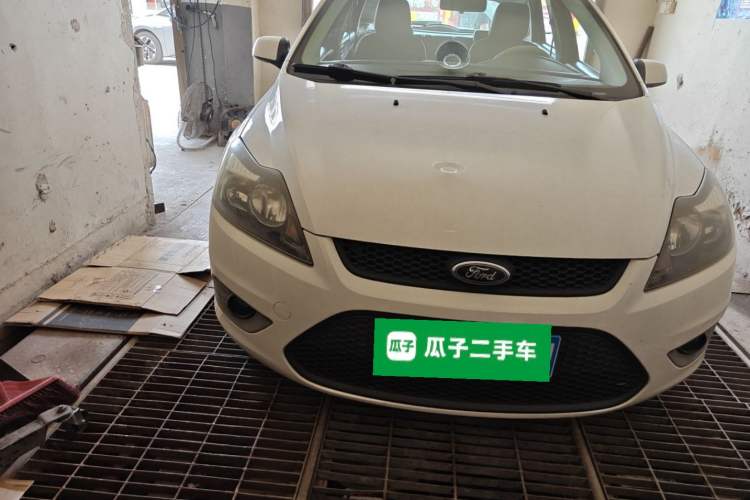 Used Ford Focus 2013 Hatchback Classic 1.8L Manual Base Model Right Front Headlight