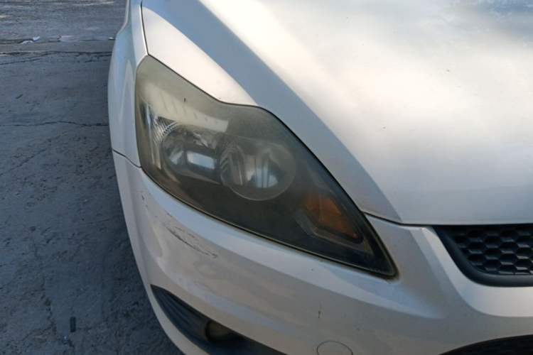 Used Ford Focus 2013 Hatchback Classic 1.8L Manual Base Model Right Front Headlight