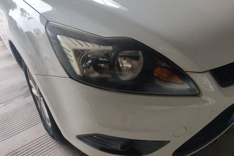 Used Ford Focus 2013 Hatchback Classic 1.8L Automatic Base Model Right Front Headlight