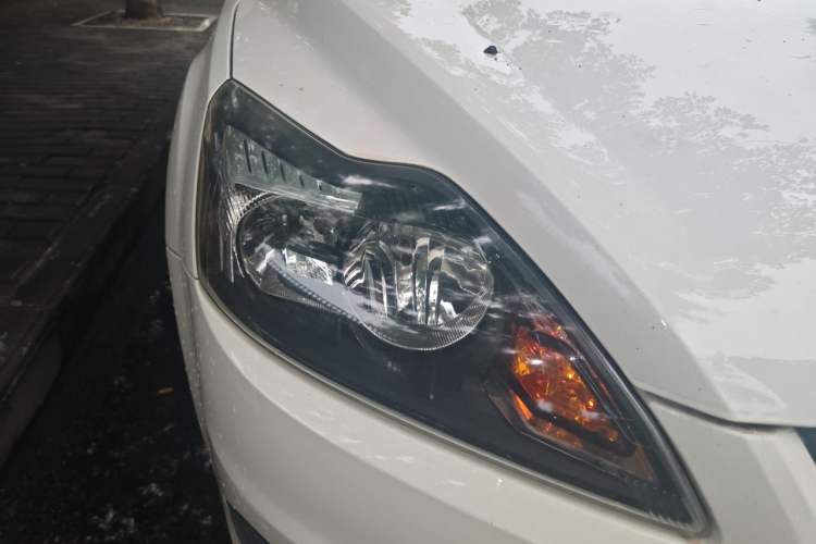 Used Ford Focus 2013 Hatchback Classic 1.8L Automatic Base Model Right Front Headlight