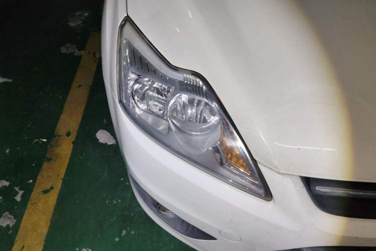 Used Ford Focus 2013 Sedan Classic 1.8L Manual Base Model Right Front Headlight