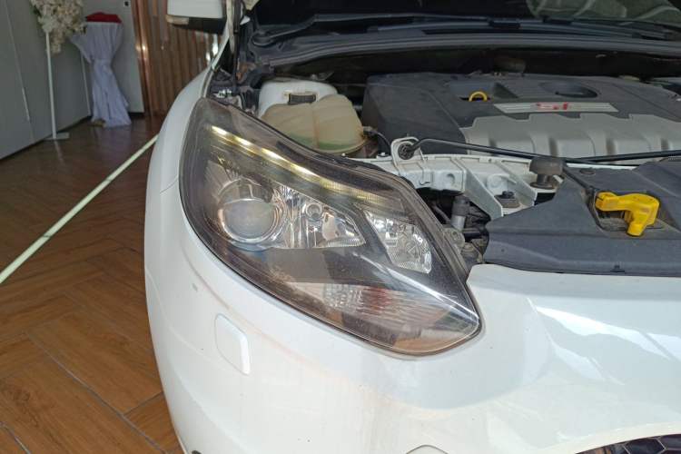 Used Ford Focus 2013 2.0T ST Standard Edition Right Front Headlight