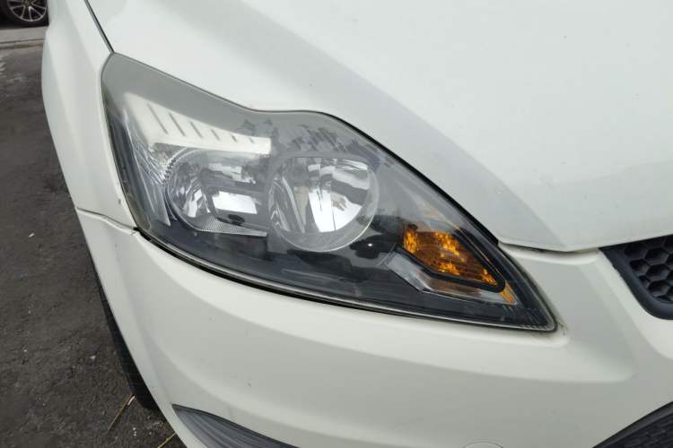 Used Ford Focus 2013 Hatchback Classic 1.8L Automatic Base Model Right Front Headlight
