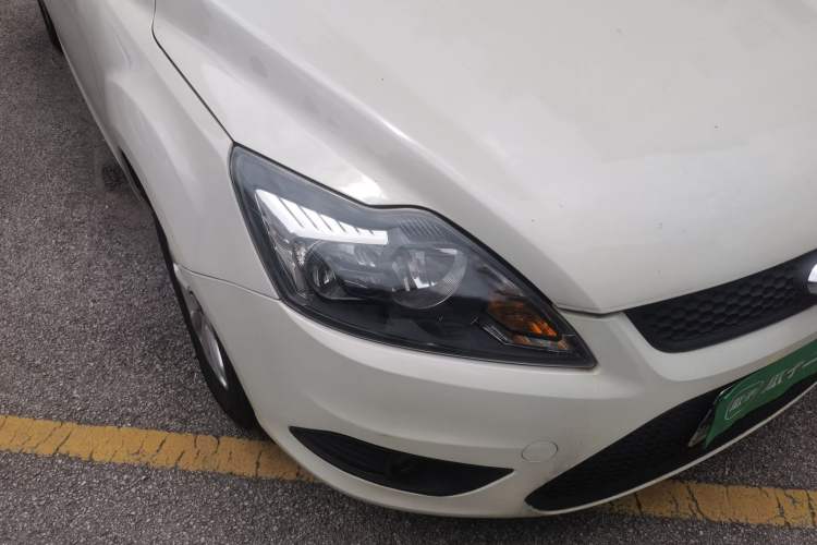 Used Ford Focus 2013 Hatchback Classic 1.8L Manual Base Model Right Front Headlight