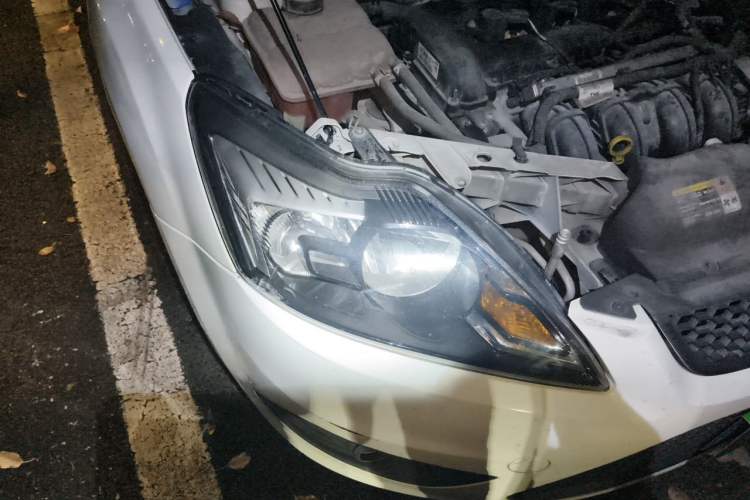 Used Ford Focus 2013 Hatchback Classic 1.8L Manual Base Model Right Front Headlight