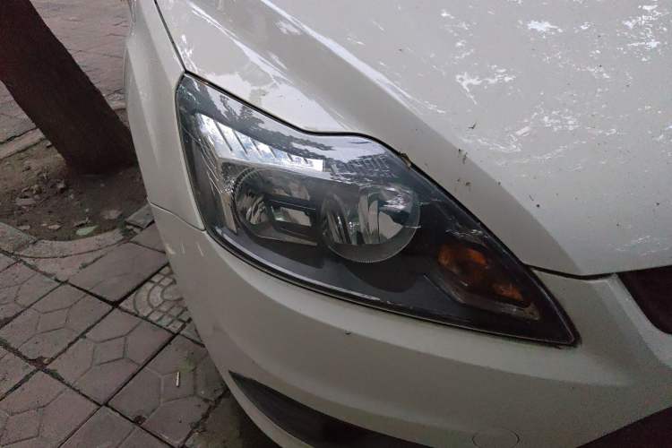 Used Ford Focus 2013 Hatchback Classic 1.8L Manual Base Model Right Front Headlight