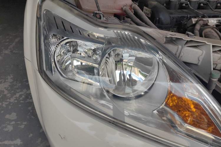 Used Ford Focus 2013 Sedan Classic 1.8L Manual Base Model Right Front Headlight