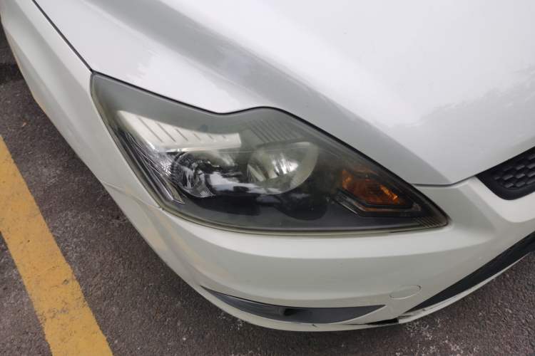 Used Ford Focus 2013 Hatchback Classic 1.8L Automatic Base Model Right Front Headlight