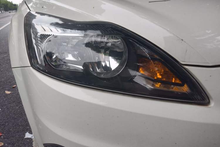 Used Ford Focus 2013 Hatchback Classic 1.8L Manual Base Model Right Front Headlight