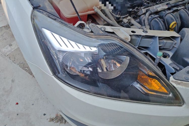 Used Ford Focus 2013 Hatchback Classic 1.8L Automatic Millionth Anniversary Edition Right Front Headlight
