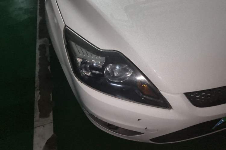 Used Ford Focus 2013 Hatchback Classic 1.8L Manual Base Model Right Front Headlight