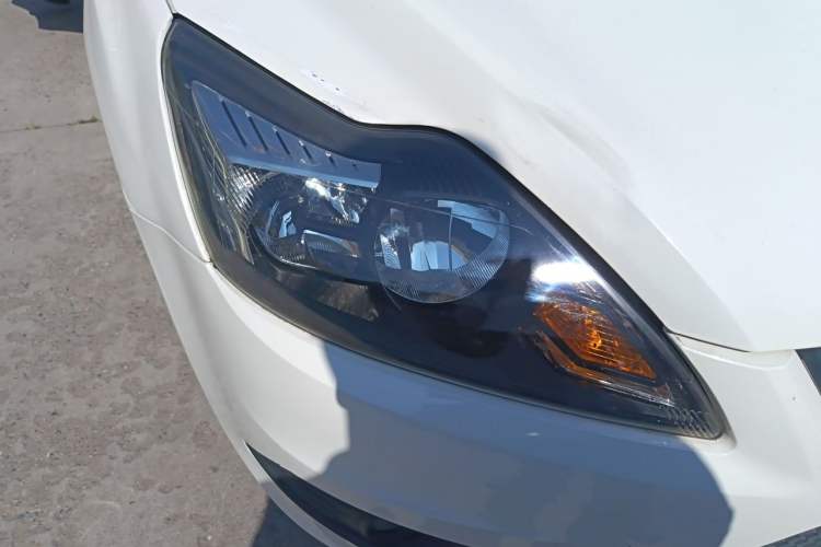 Used Ford Focus 2013 Hatchback Classic 1.8L Manual Base Model Right Front Headlight