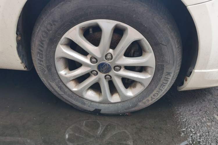 Used Ford Focus 2013 Hatchback Classic 1.8L Manual Base Model Right Front Wheel Hub