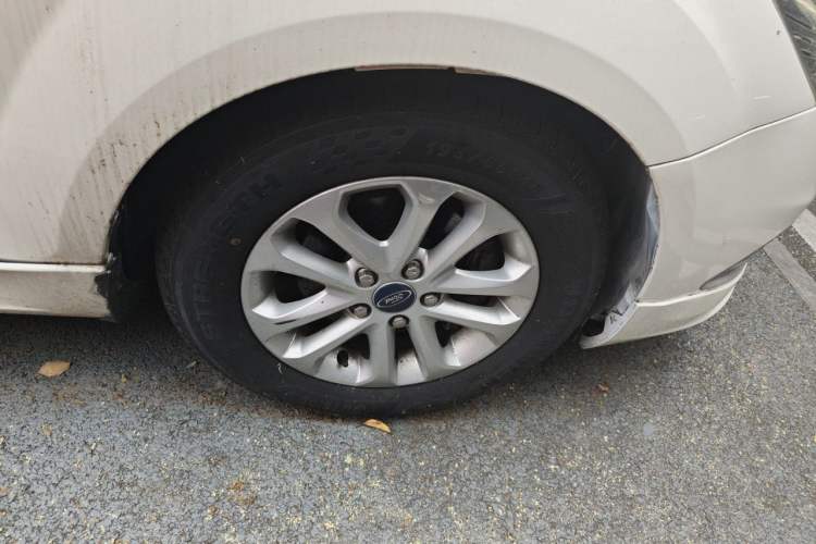 Used Ford Focus 2013 Hatchback Classic 1.8L Automatic Millionth Anniversary Edition Right Front Wheel Hub