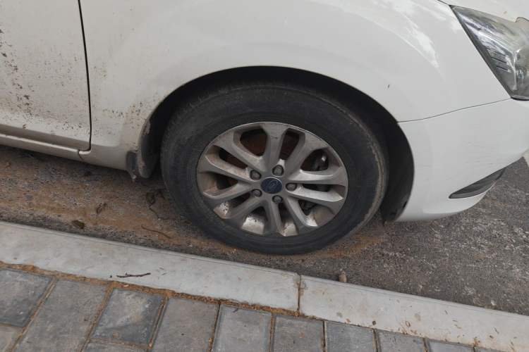 Used Ford Focus 2013 Hatchback Classic 1.8L Manual Base Model Right Front Wheel Hub