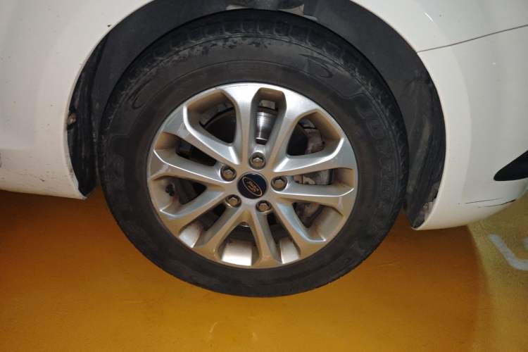 Used Ford Focus 2013 Hatchback Classic 1.8L Manual Base Model Right Front Wheel Hub
