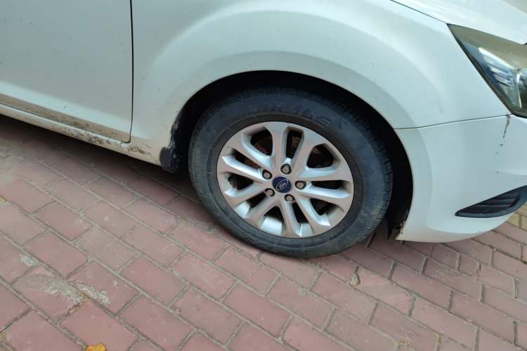 Used Ford Focus 2013 Hatchback Classic 1.8L Manual Base Model Right Front Wheel Hub
