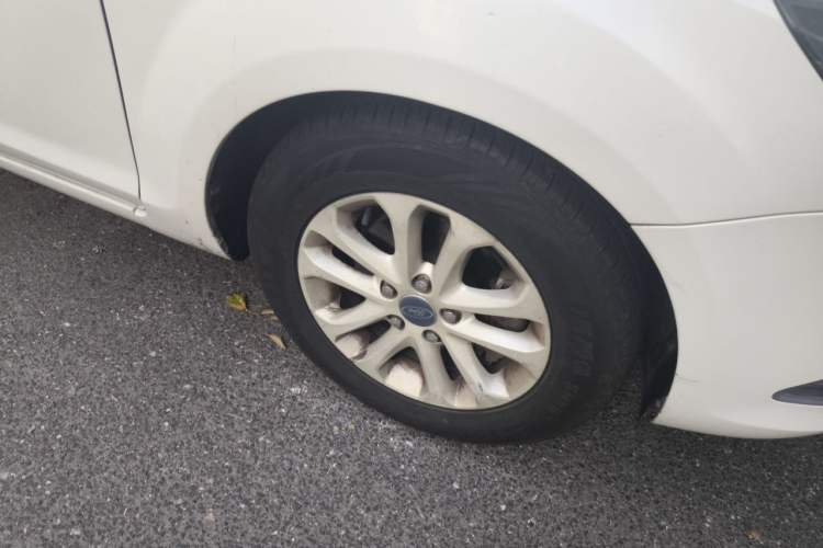 Used Ford Focus 2013 Hatchback Classic 1.8L Automatic Base Model Right Front Wheel Hub
