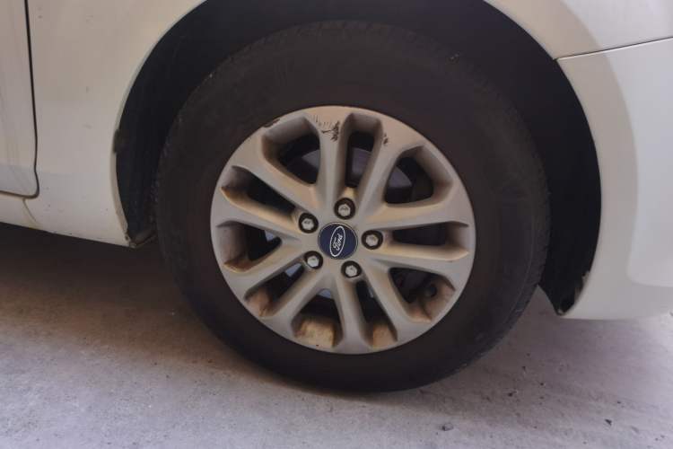 Used Ford Focus 2013 Hatchback Classic 1.8L Manual Base Model Right Front Wheel Hub