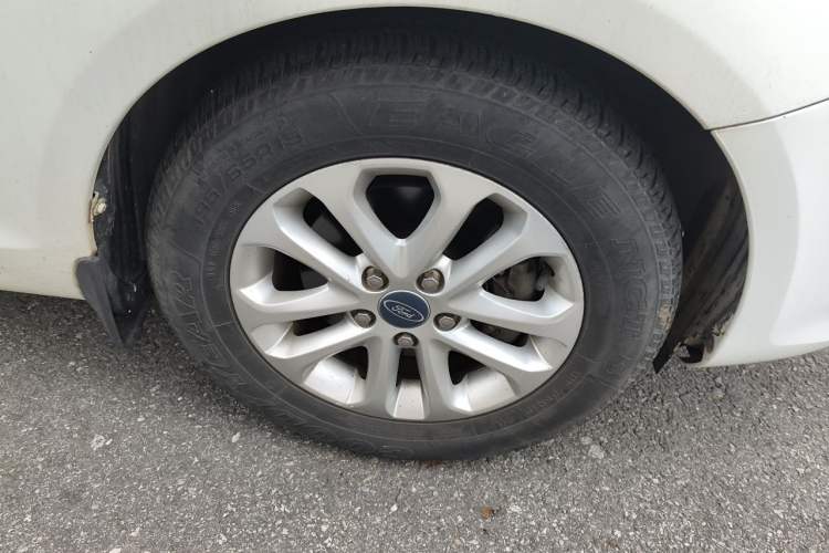 Used Ford Focus 2013 Hatchback Classic 1.8L Automatic Base Model Right Front Wheel Hub