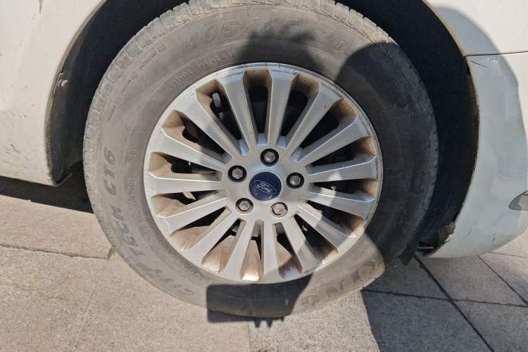 Used Ford Focus 2013 Sedan Classic 1.8L Manual Fashion Edition Right Front Wheel Hub