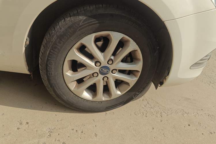 Used Ford Focus 2013 Hatchback Classic 1.8L Manual Base Model Right Front Wheel Hub