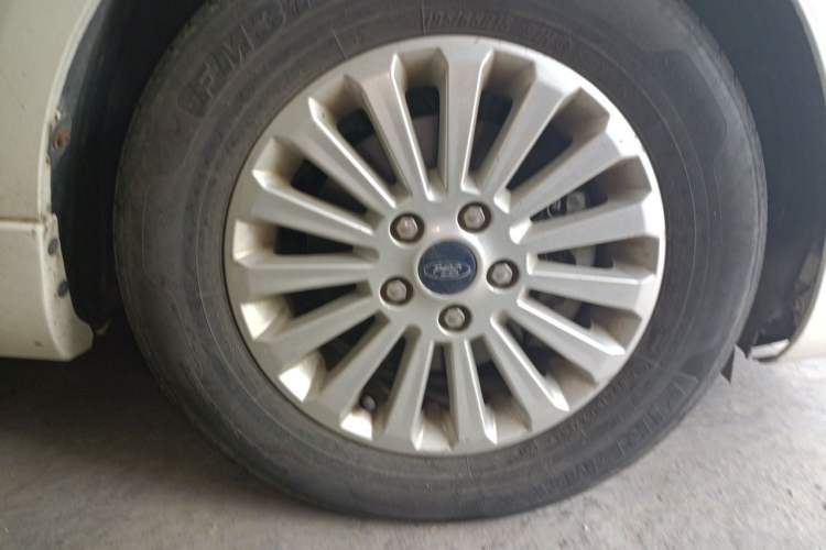 Used Ford Focus 2013 Hatchback Classic 1.8L Automatic Fashion Edition Right Front Wheel Hub