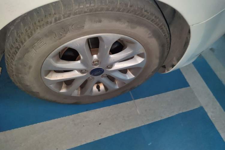 Used Ford Focus 2013 Hatchback Classic 1.8L Automatic Base Model Right Front Wheel Hub