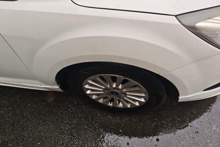 Used Ford Focus 2013 Hatchback Classic 1.8L Automatic Fashion Edition Right Front Wheel Hub